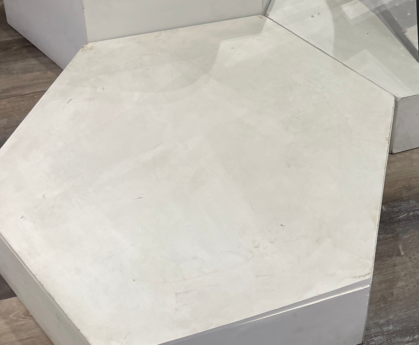 Xibit Pedestal